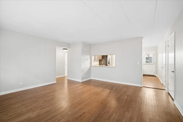 $2,450 | 319 Vine Avenue, Unit A, Park Ridge, IL 60068