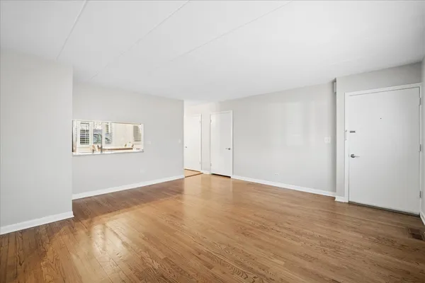 $2,450 | 319 Vine Avenue, Unit A, Park Ridge, IL 60068