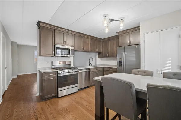 $2,450 | 319 Vine Avenue, Unit A, Park Ridge, IL 60068