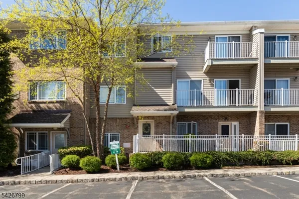 $420,000 | 43 Manchester Court, Kinnelon, NJ 07405