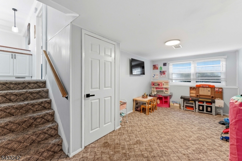 841 Colonial Arms Road Union, NJ 07083 - Photo 16 of 21