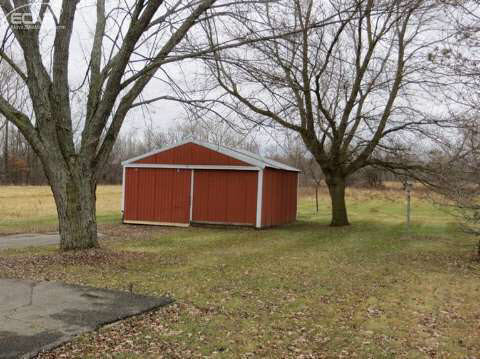 7165 Miller Road Swartz Creek, MI 48473 - Photo 4 of 20 20426760-3.JPG