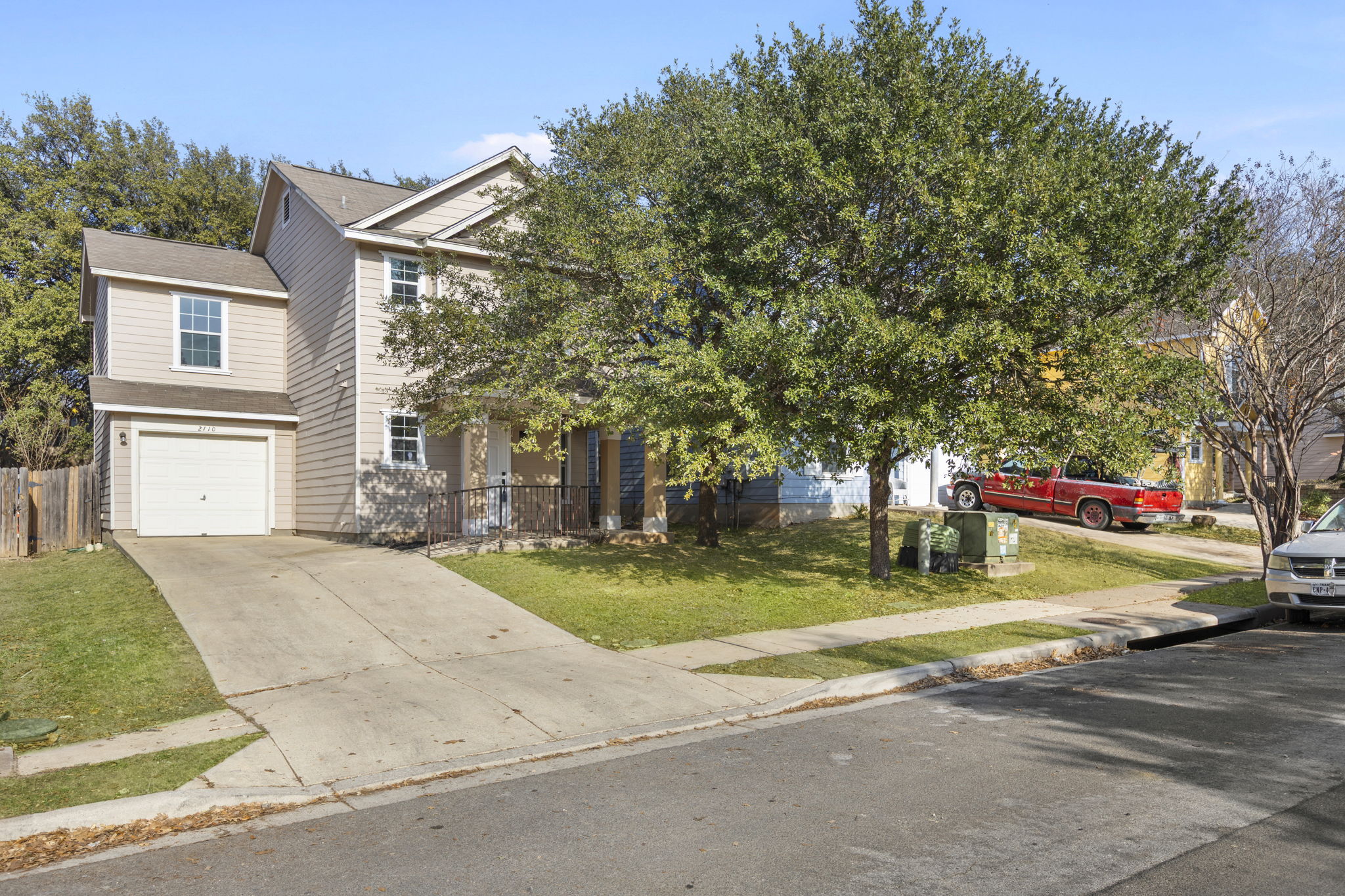2110 Nogales Trail Austin, TX 78744 - Photo 3 of 37