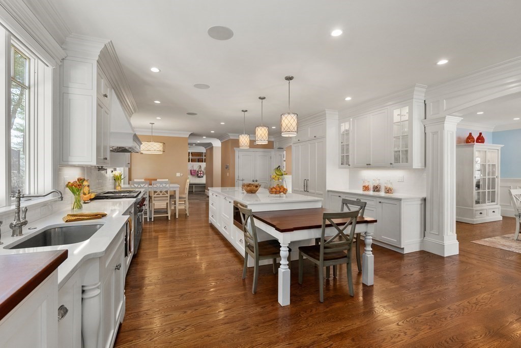 17 Sturbridge Road Wellesley, MA 02481 - Photo 4 of 35