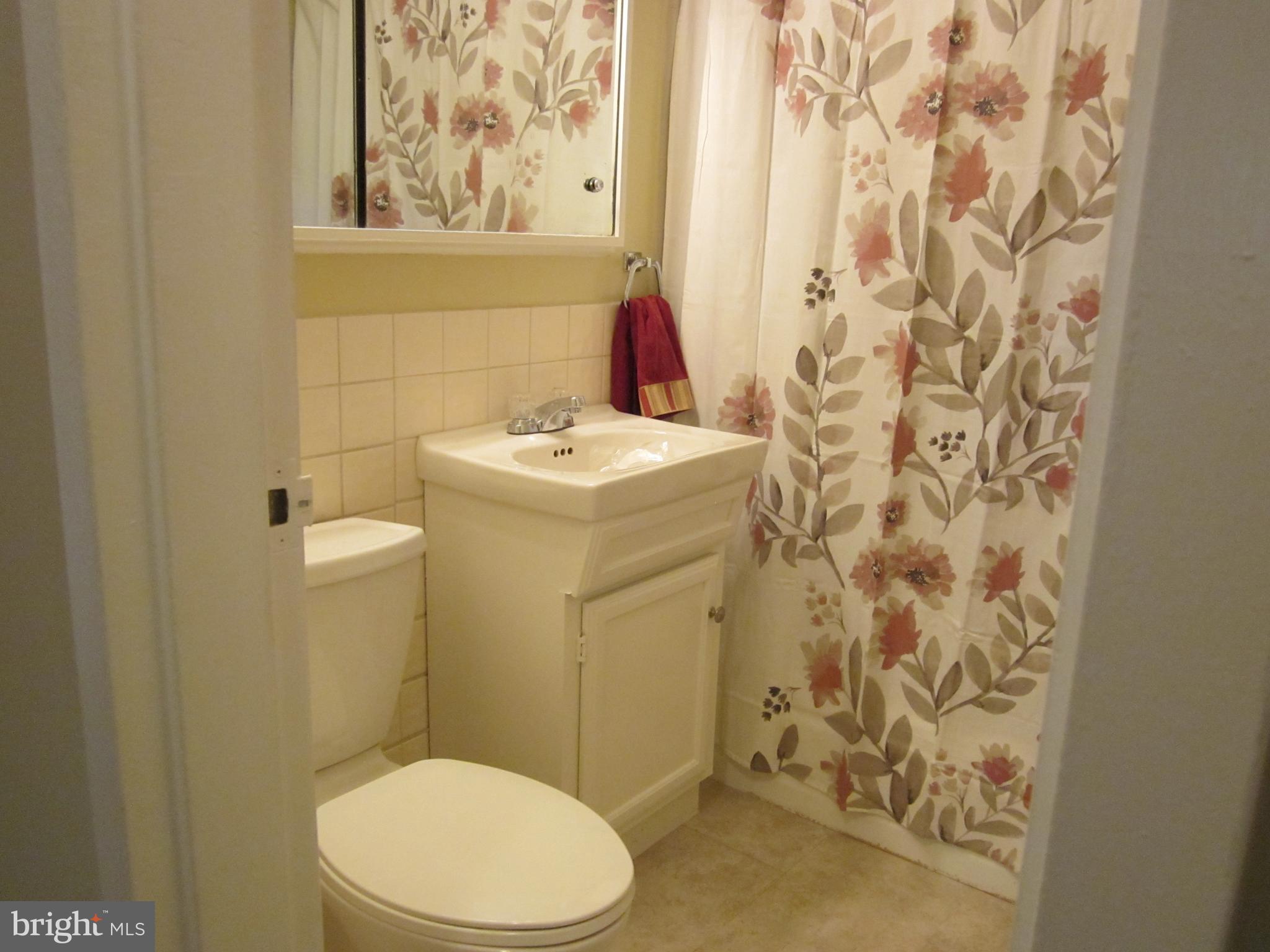 7006 Catlett Street Springfield, VA 22151 - Photo 14 of 30 Bath