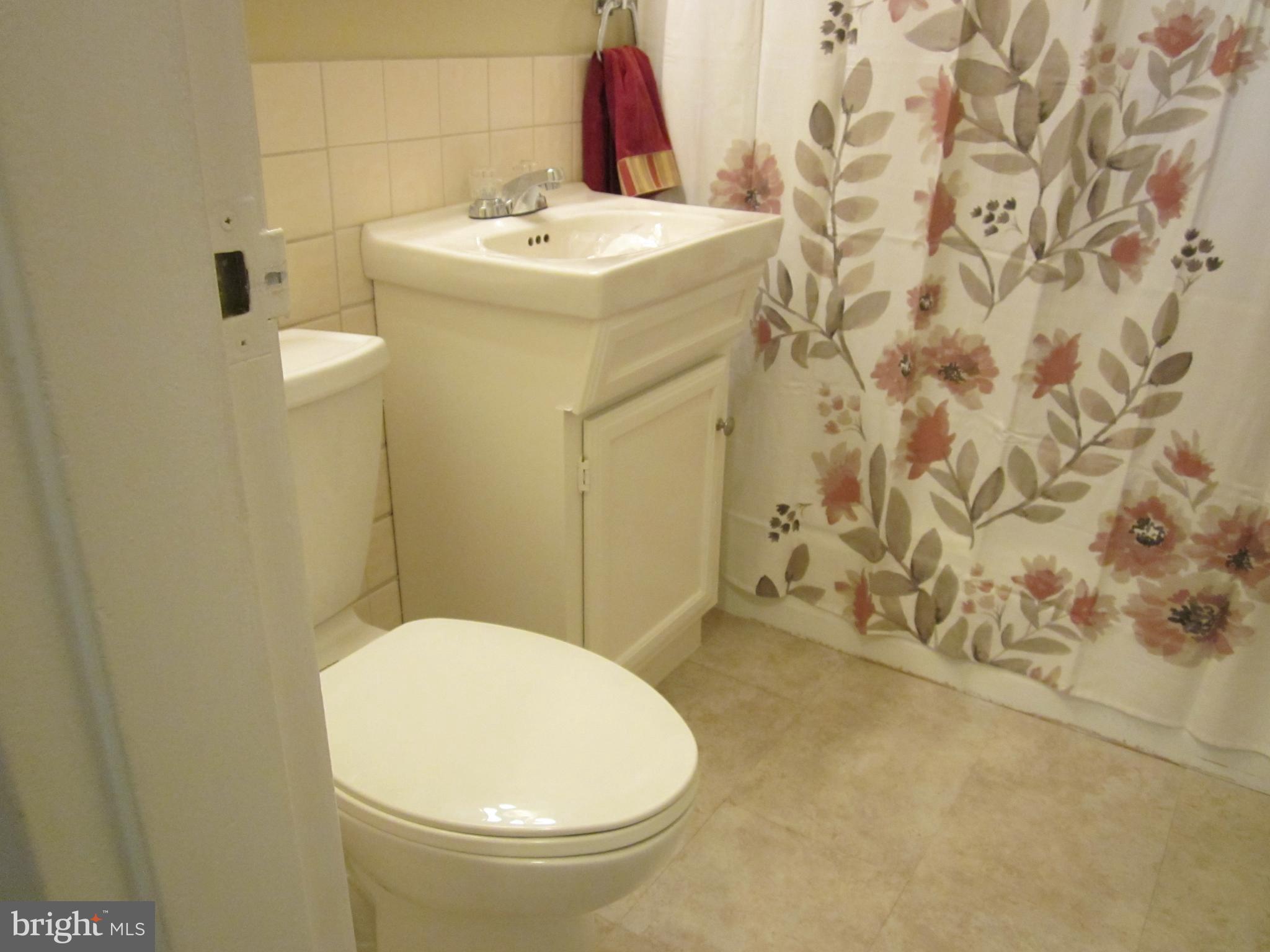 7006 Catlett Street Springfield, VA 22151 - Photo 16 of 30 Bath