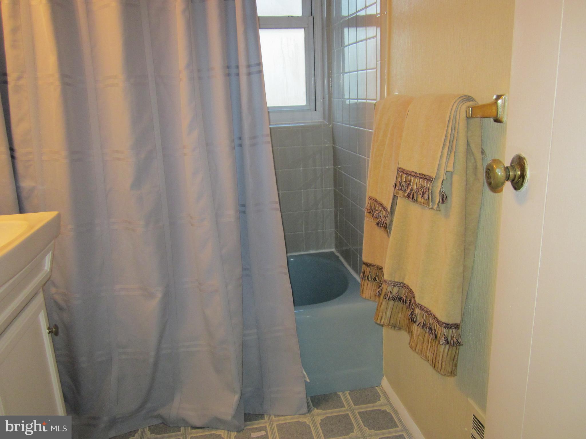 7006 Catlett Street Springfield, VA 22151 - Photo 23 of 30 Bath