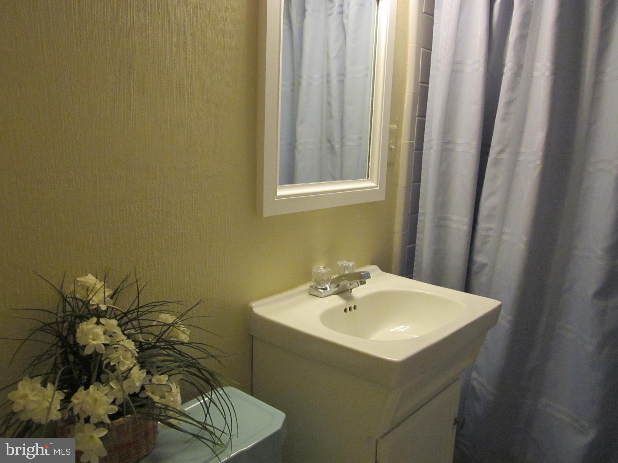 7006 Catlett Street Springfield, VA 22151 - Photo 24 of 30 Bath
