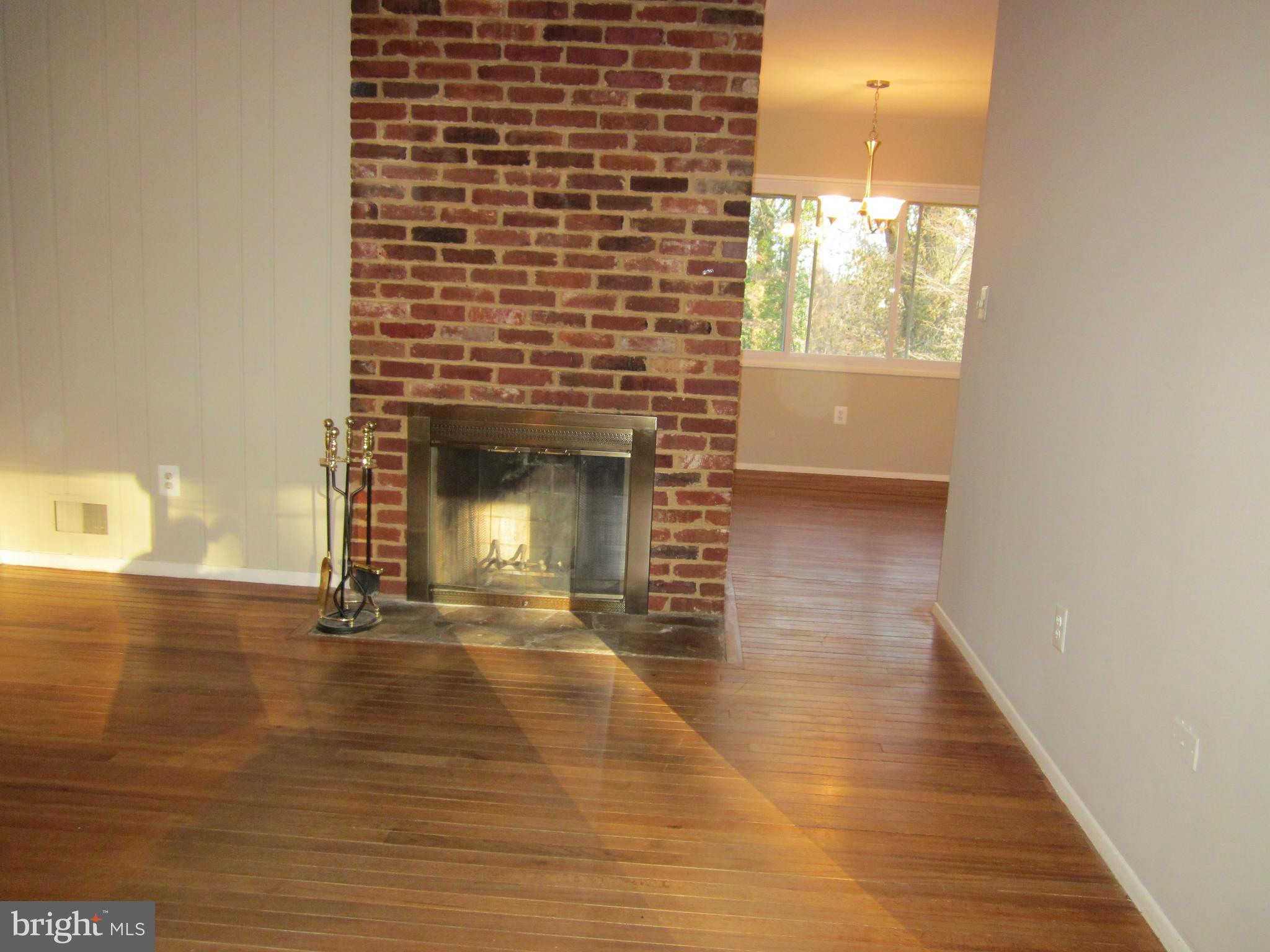 7006 Catlett Street Springfield, VA 22151 - Photo 5 of 30 Living Room
