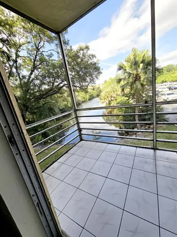 $2,000 | 4121 Stirling Road, Unit 206, Dania Beach, FL 33314