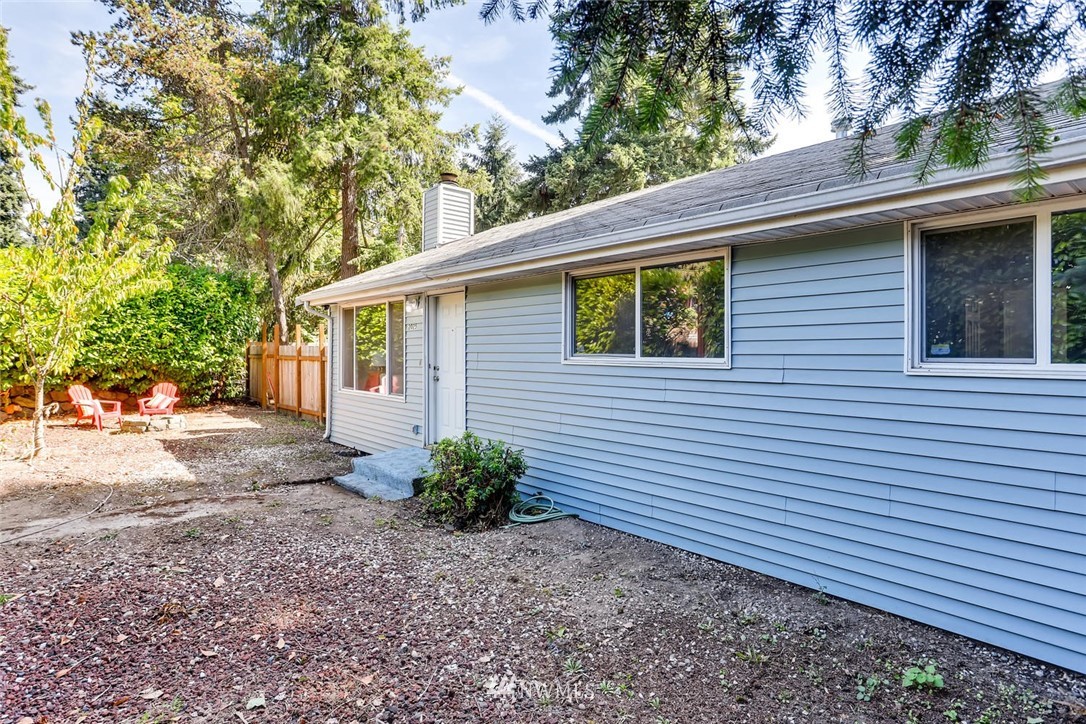 2025 Northeast 27th Street Renton, WA 98056 - Photo 2 of 25