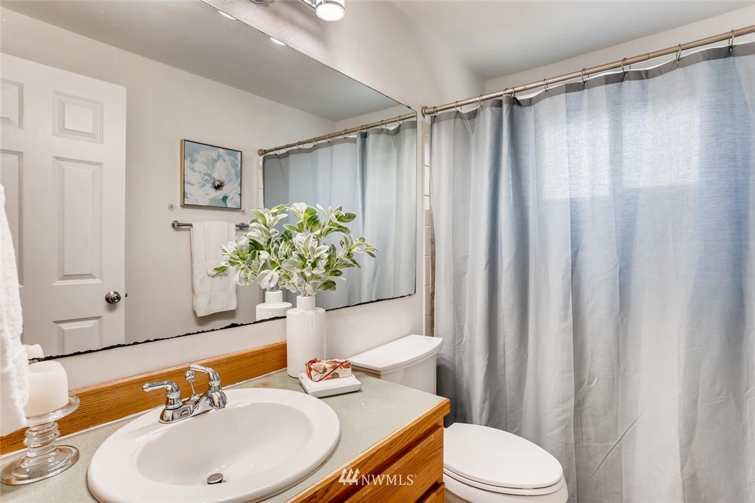 2025 Northeast 27th Street Renton, WA 98056 - Photo 15 of 25