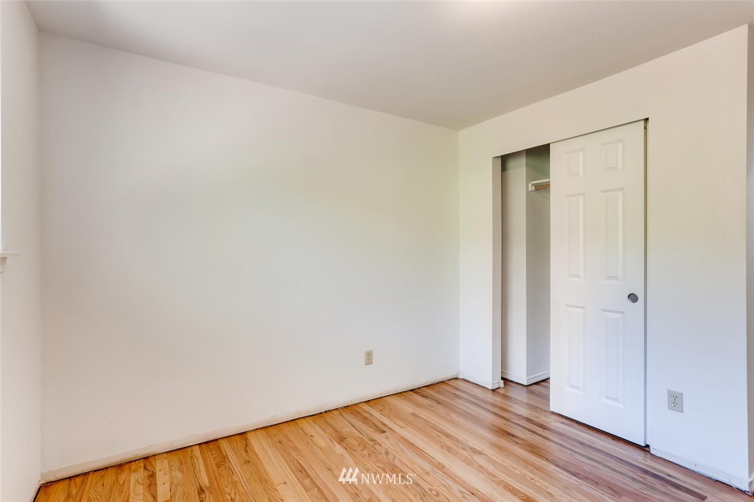 2025 Northeast 27th Street Renton, WA 98056 - Photo 19 of 25