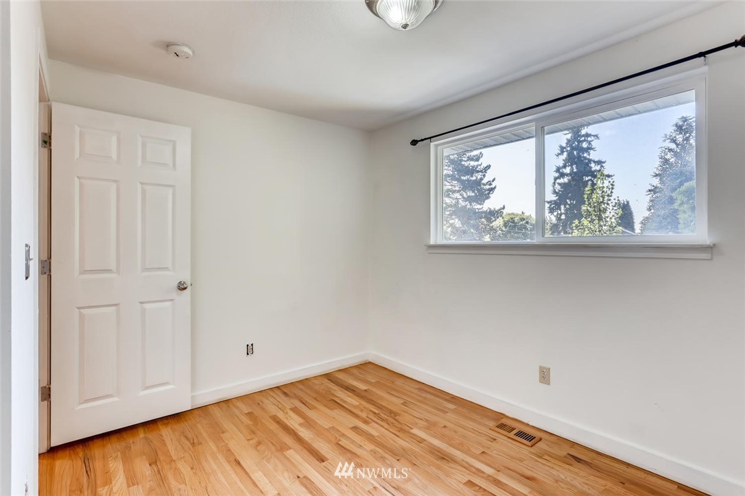 2025 Northeast 27th Street Renton, WA 98056 - Photo 20 of 25