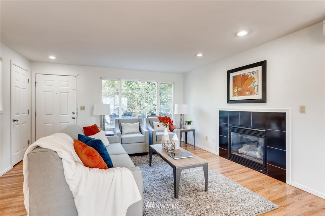 2025 Northeast 27th Street Renton, WA 98056 - Photo 3 of 25