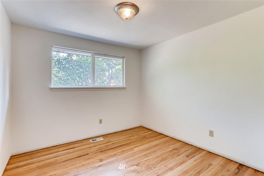 2025 Northeast 27th Street Renton, WA 98056 - Photo 22 of 25