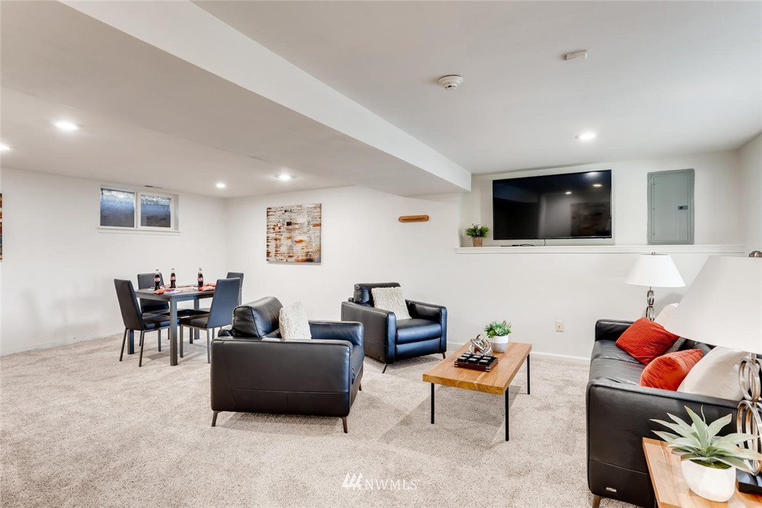 2025 Northeast 27th Street Renton, WA 98056 - Photo 24 of 25