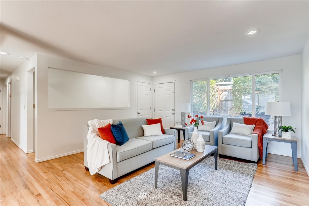 2025 Northeast 27th Street Renton, WA 98056 - Photo 4 of 25