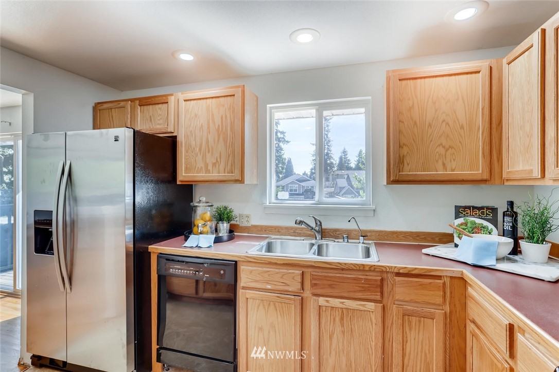 2025 Northeast 27th Street Renton, WA 98056 - Photo 8 of 25