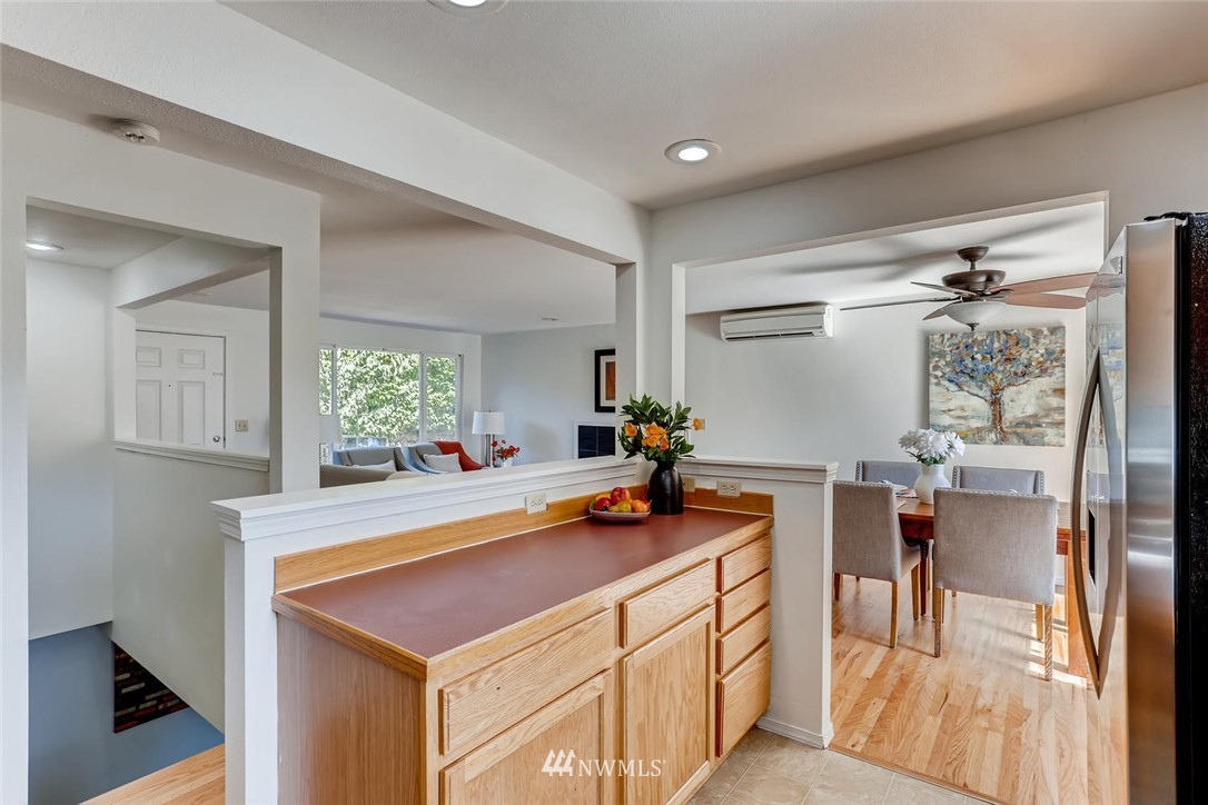 2025 Northeast 27th Street Renton, WA 98056 - Photo 9 of 25