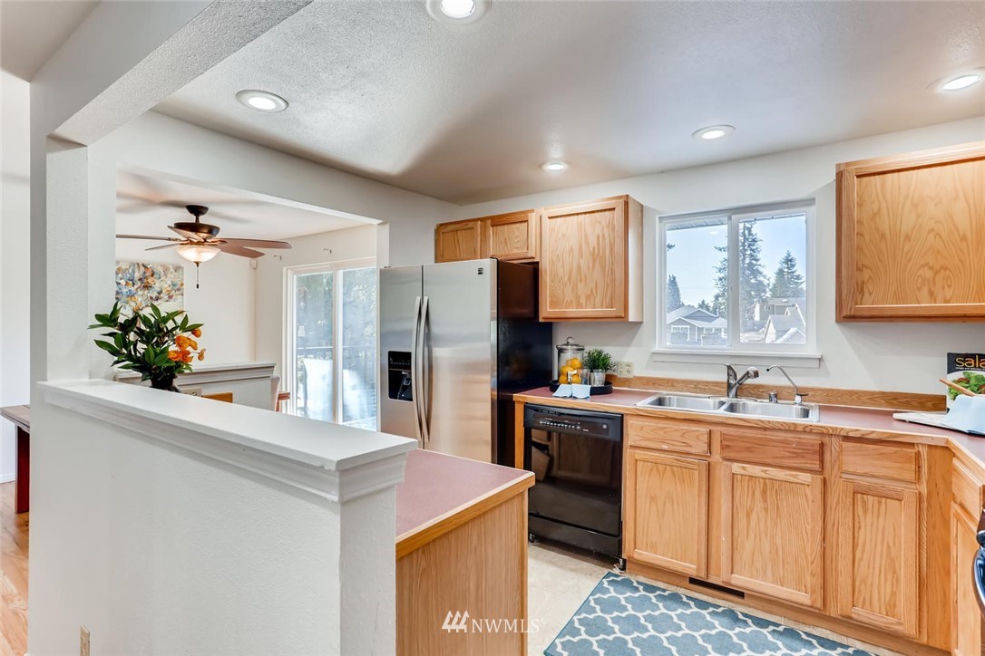 2025 Northeast 27th Street Renton, WA 98056 - Photo 10 of 25