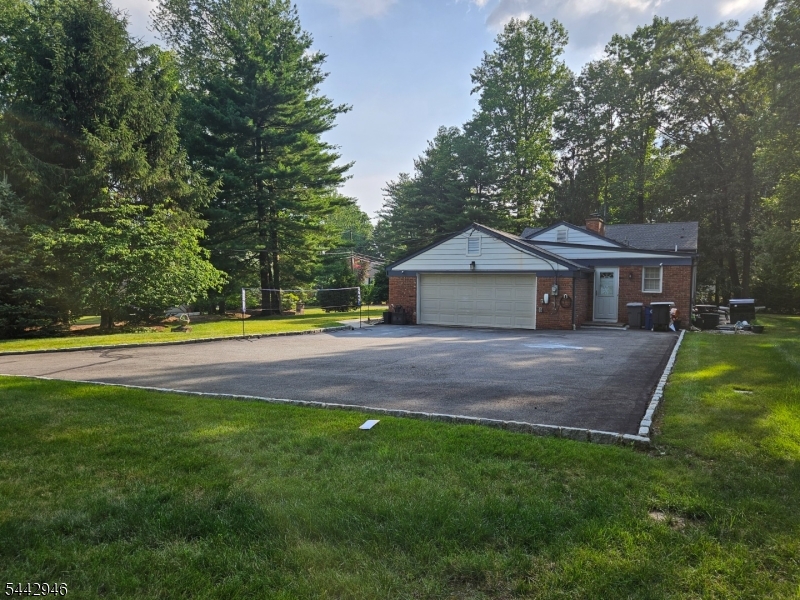 9 Fox Road Montville, NJ 07045 - Photo 3 of 19