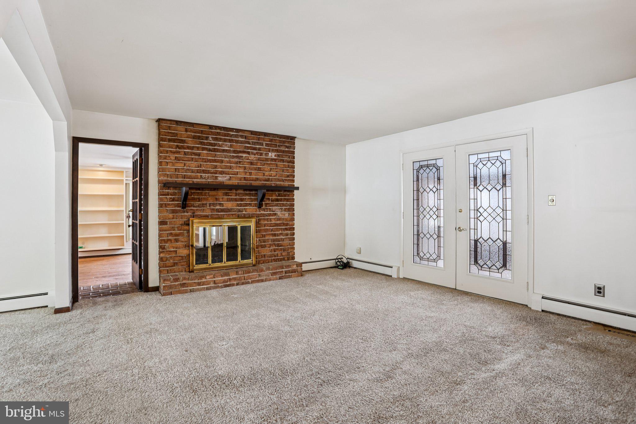 194 Long Lane Kirkwood, PA 17536 - Photo 17 of 56 an empty room with windows and closet