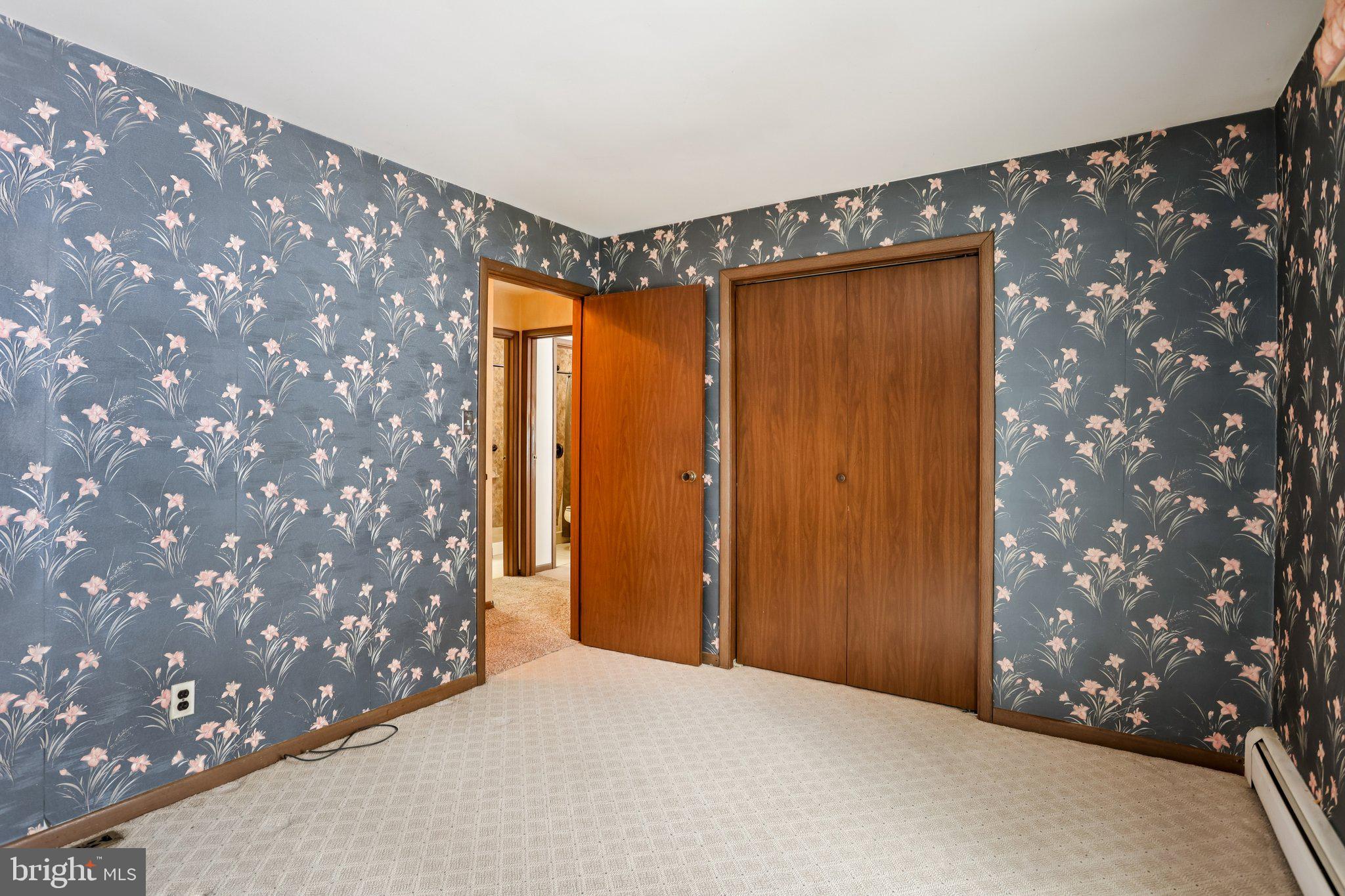 194 Long Lane Kirkwood, PA 17536 - Photo 21 of 56 a very nice looking room with a large tree