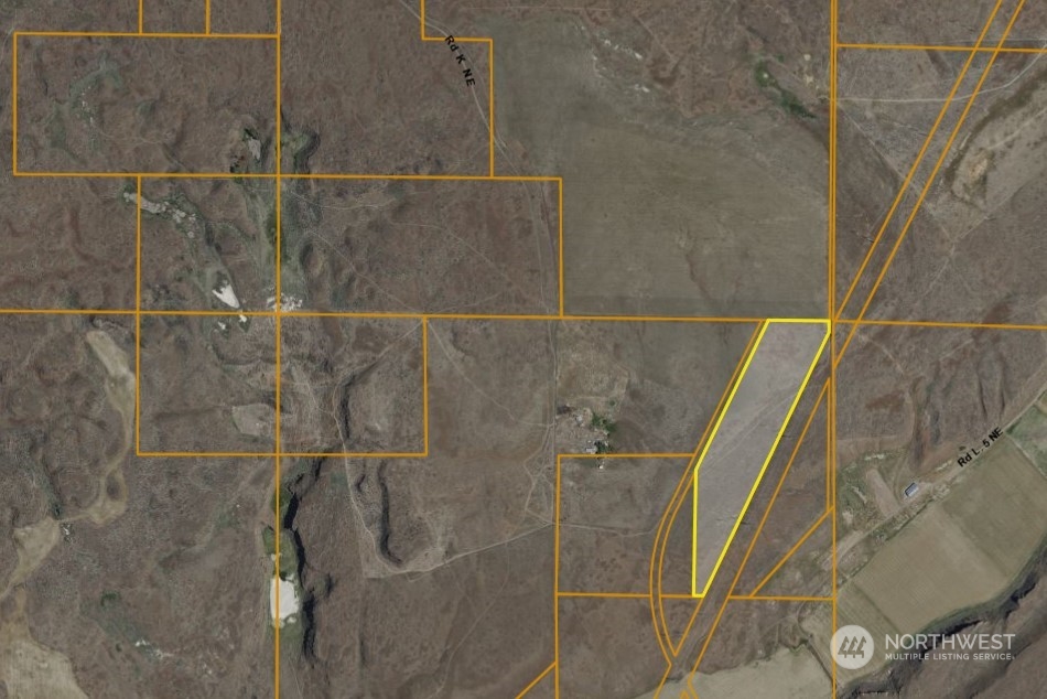 32761 Northeast K Road Coulee City, WA 99115 - Photo 22 of 27 a bathroom with a shower