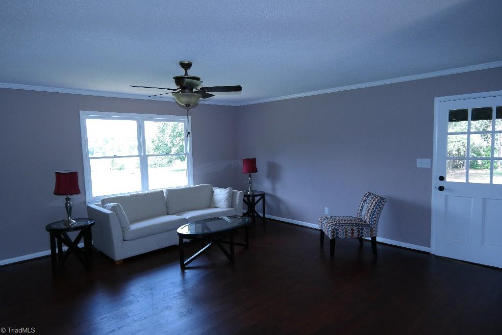 1260 Community Road Lexington, NC 27295 - Photo 2 of 13 living room