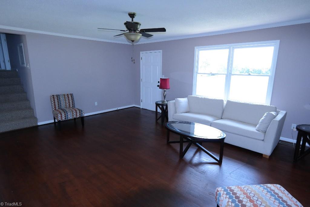 1260 Community Road Lexington, NC 27295 - Photo 3 of 13 living room