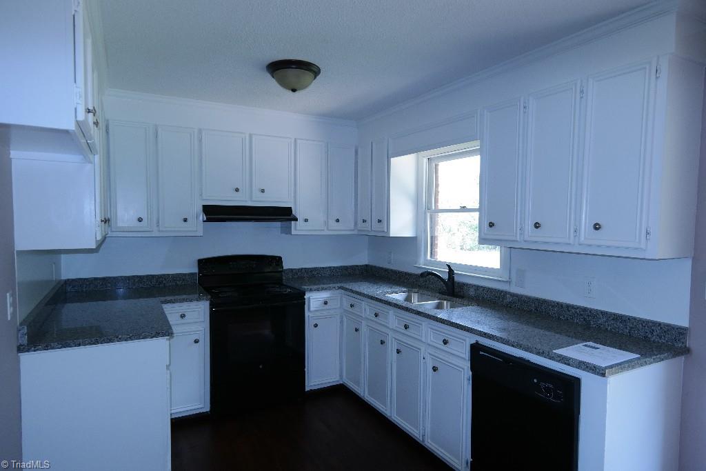 1260 Community Road Lexington, NC 27295 - Photo 4 of 13 kitchen