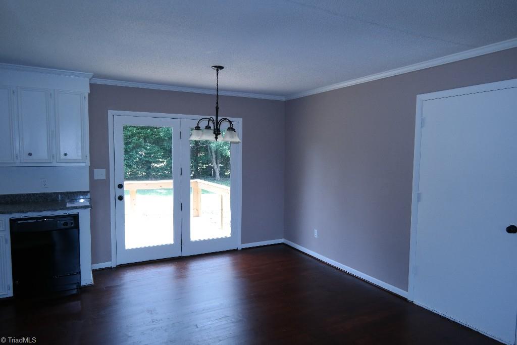 1260 Community Road Lexington, NC 27295 - Photo 5 of 13 dining area