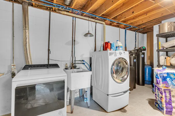 $350,000 | 100 Southwood Drive, Jerome, MI 49249