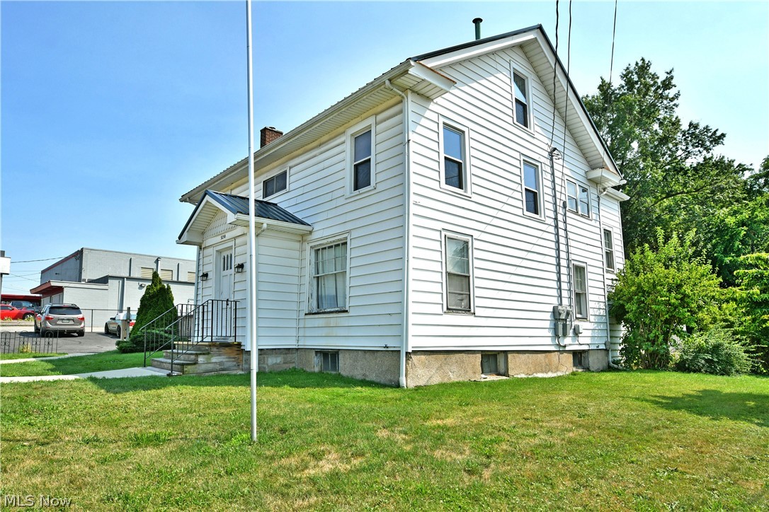 3238 Youngstown Road Southeast Warren, OH 44484 - Photo 3 of 39