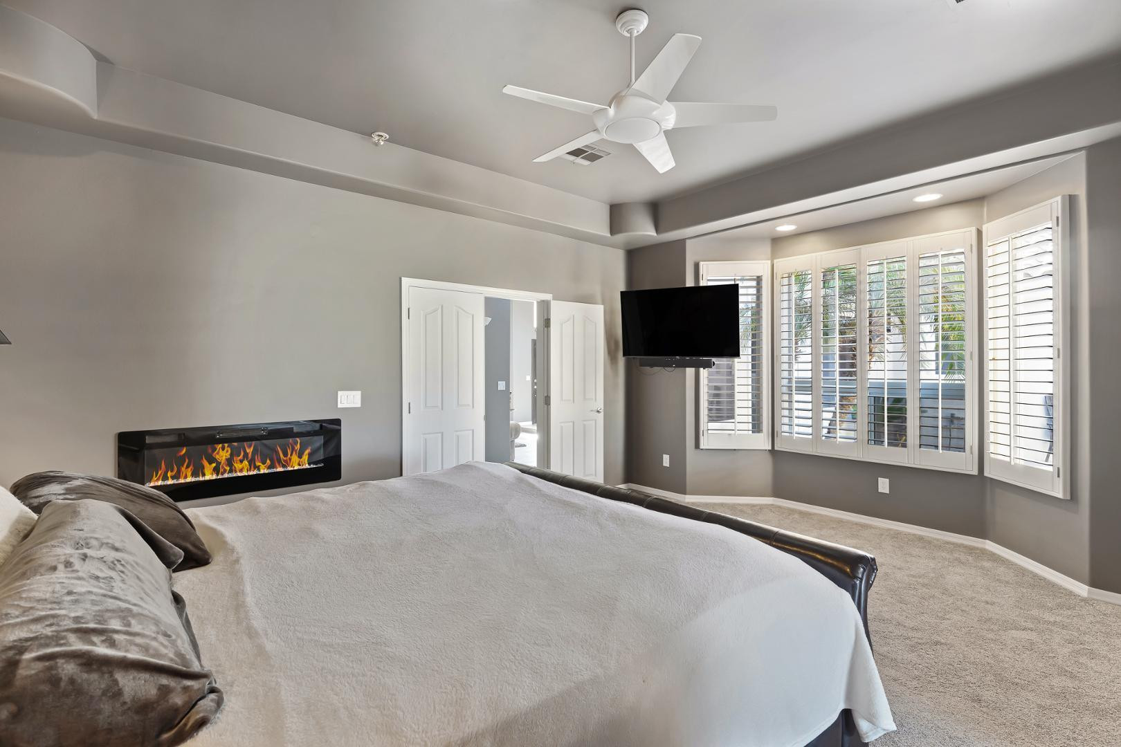 8540 East McDowell Road, Unit 10 Mesa, AZ 85207 - Photo 13 of 25 a bedroom with a large bed and a tv