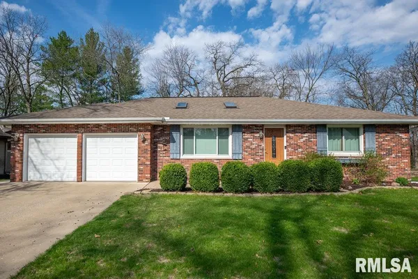$267,000 | 6315 North Post Oak Road, Peoria, IL 61615