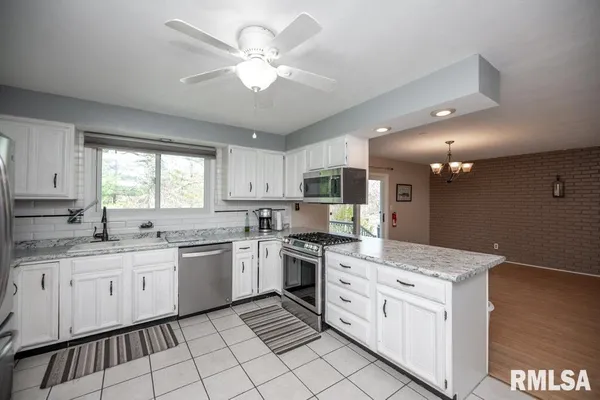$267,000 | 6315 North Post Oak Road, Peoria, IL 61615