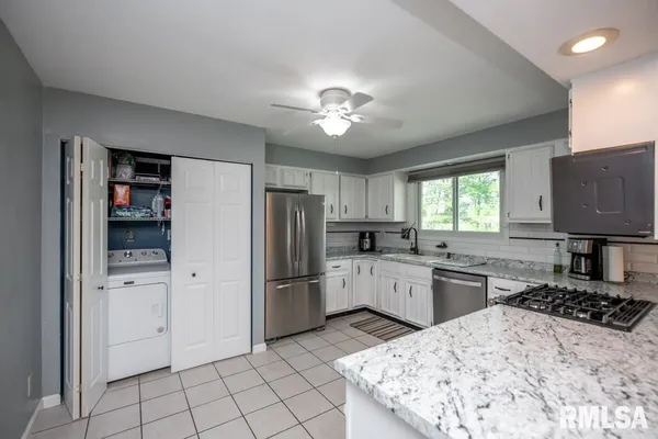 $267,000 | 6315 North Post Oak Road, Peoria, IL 61615