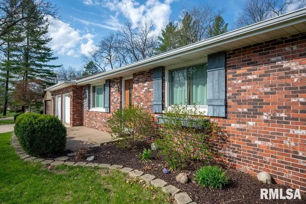 $267,000 | 6315 North Post Oak Road, Peoria, IL 61615