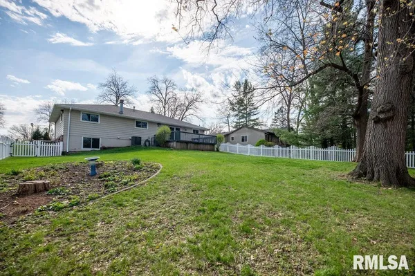 $267,000 | 6315 North Post Oak Road, Peoria, IL 61615