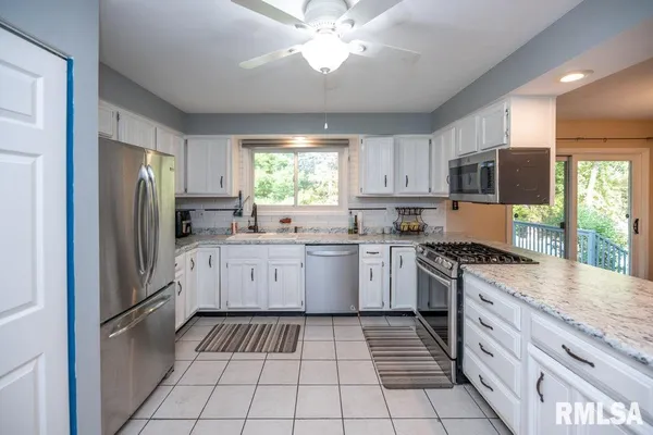 $267,000 | 6315 North Post Oak Road, Peoria, IL 61615