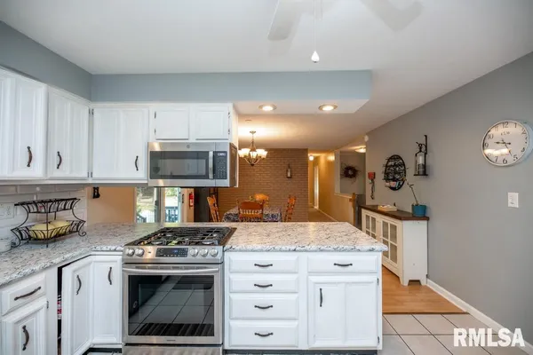 $267,000 | 6315 North Post Oak Road, Peoria, IL 61615