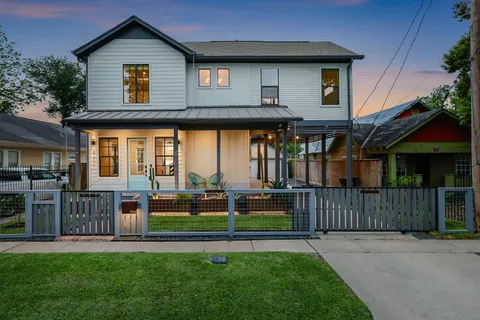 $1,075,000 | 914 Robbie Street, Houston, TX 77009
