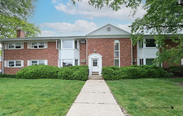 $2,500 | 510 West Miner Street, Unit 1D, Arlington Heights, IL 60005