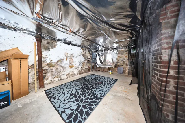 a view of a pathway of a house