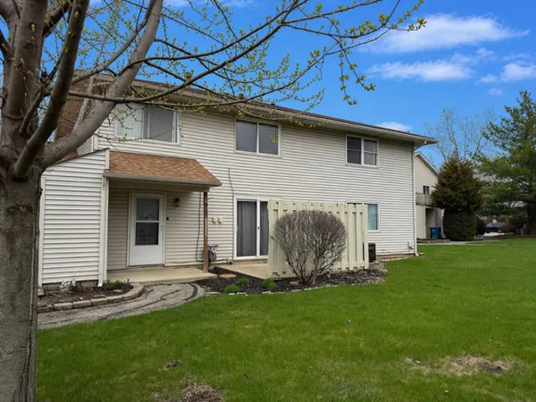 $149,900 | 2338 Carnation Drive, Unit 1, Crest Hill, IL 60403