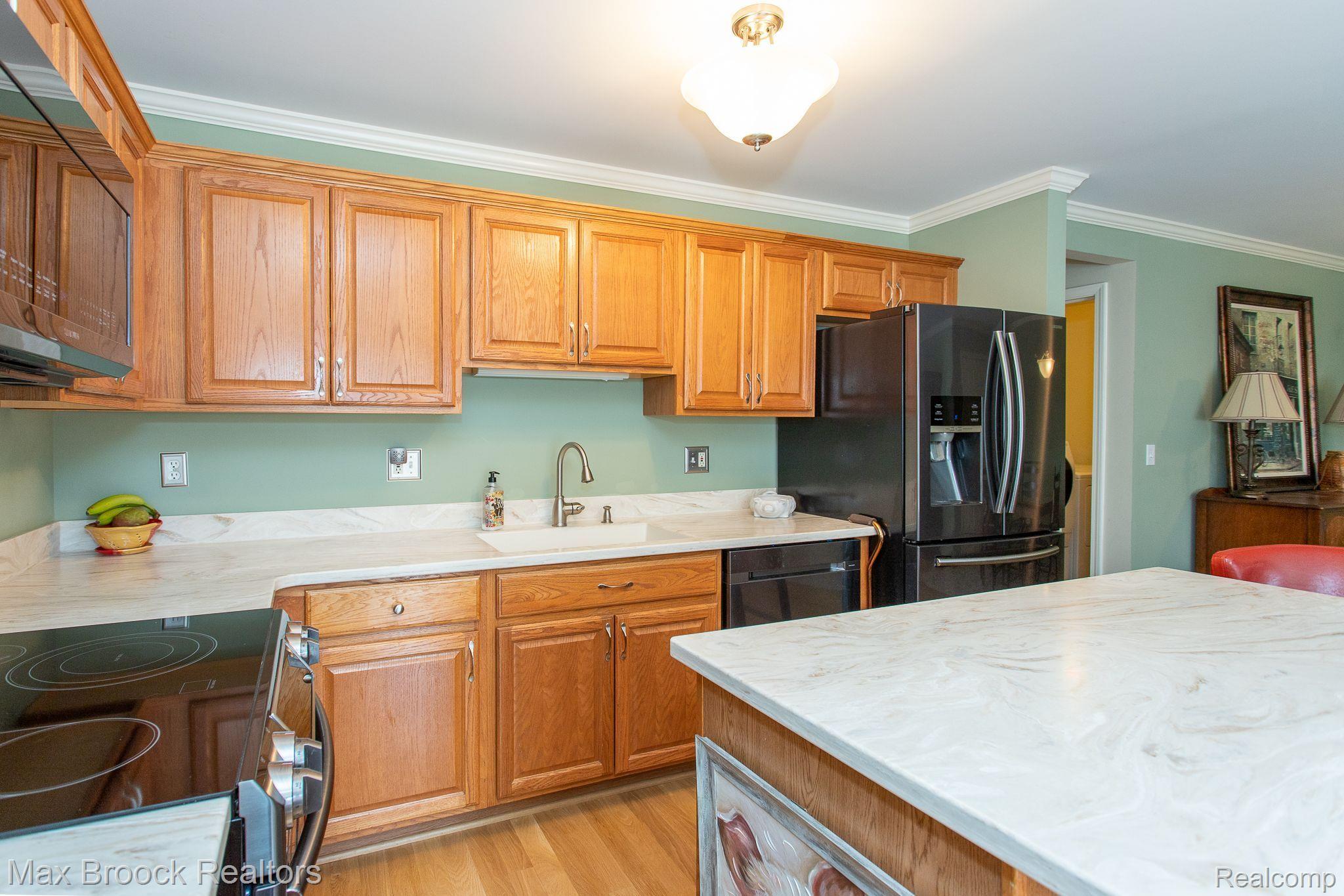 33552 Utica Road, Unit 19 Fraser, MI 48026 - Photo 8 of 38