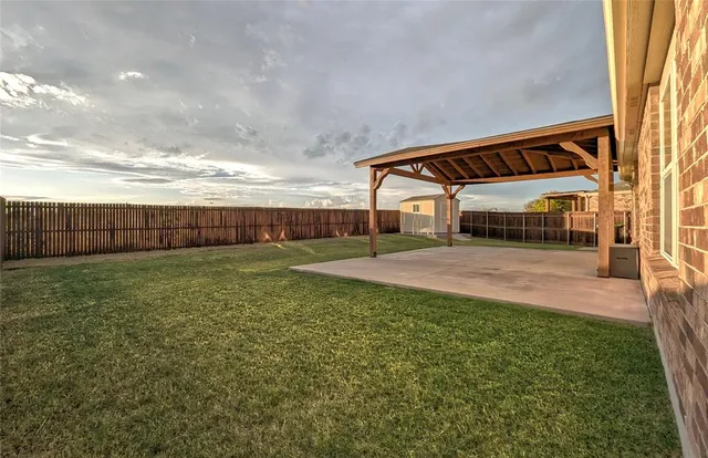 a view of a house with backyard and a garden