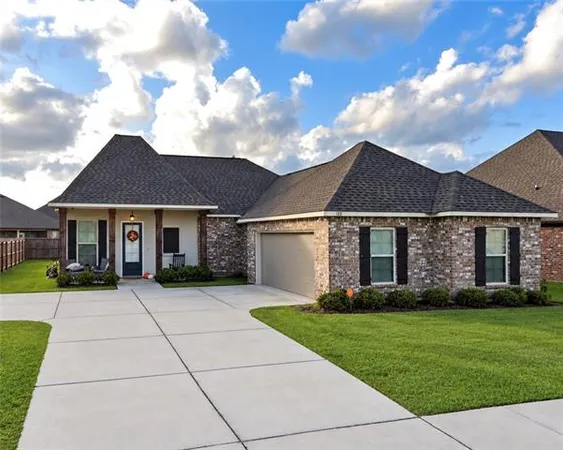 $299,900 | 133 Kingswood Avenue, Thibodaux, LA 70301